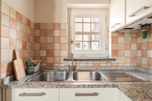 オーブン、コンロ、食器洗い機、コーヒー / ティーメーカー