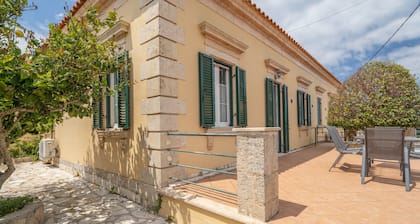 Traditional Country House with Shared Terrace, Wi-Fi, and Air Conditioning