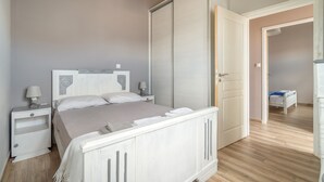 3 室のベッドルーム、アイロン / アイロン台、WiFi、ベッドシーツ