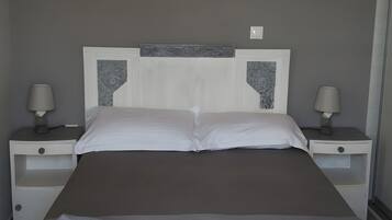 3 habitaciones, tabla de planchar con plancha, wifi y ropa de cama