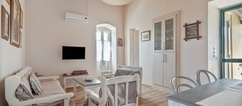 Traditional Country House with Shared Terrace, Wi-Fi, and Air Conditioning
