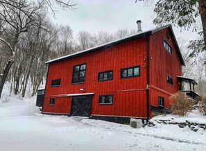 المنشأة من الخارج