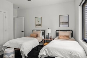 WiFi - Modern House Near Hudson with Fire Pit and Privacy (Hudson)
