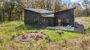 Exterior - Modern House Near Hudson with Fire Pit and Privacy (Hudson)