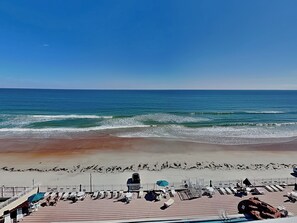 På stranden