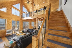 Televisión, chimenea, tenis de mesa y estéreo 