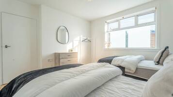 2 bedrooms, desk, iron/ironing board, free WiFi