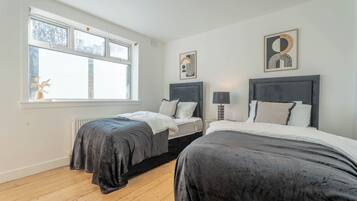 2 bedrooms, desk, iron/ironing board, free WiFi