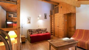Living area - 50m2 Duplex for 6 to 7 People, 2 Closed Bedrooms and Mezzanine With Beds (Beaufort)