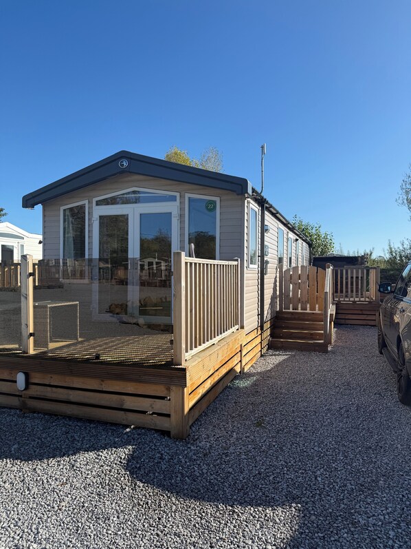 المنشأة من الخارج