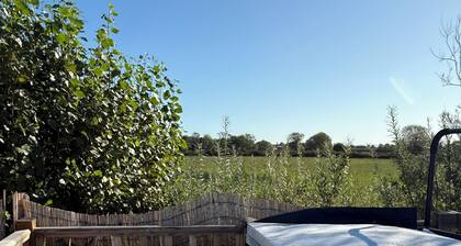 2 bedroom lodge in Warton with hot tub