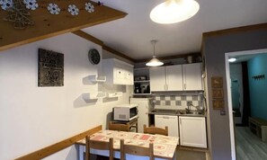 Microondas, lavavajillas y utensilios de cocina