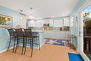 Fridge, microwave, oven, stovetop - 20% Off May 26-28! Great For Family, Walk To Beach (Ventura)