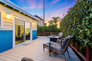 Terrace/patio - 20% Off May 26-28! Great For Family, Walk To Beach (Ventura)