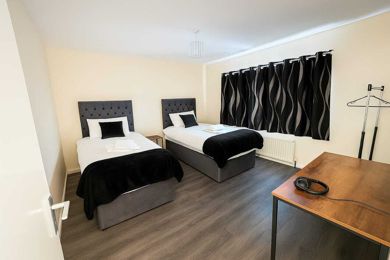 4 bedrooms, internet, bed sheets