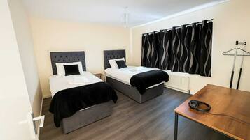 4 quartos, acesso à internet, roupa de cama