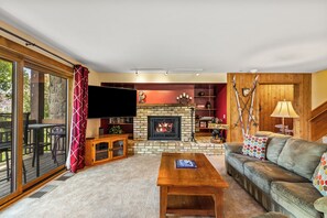 TV, fireplace