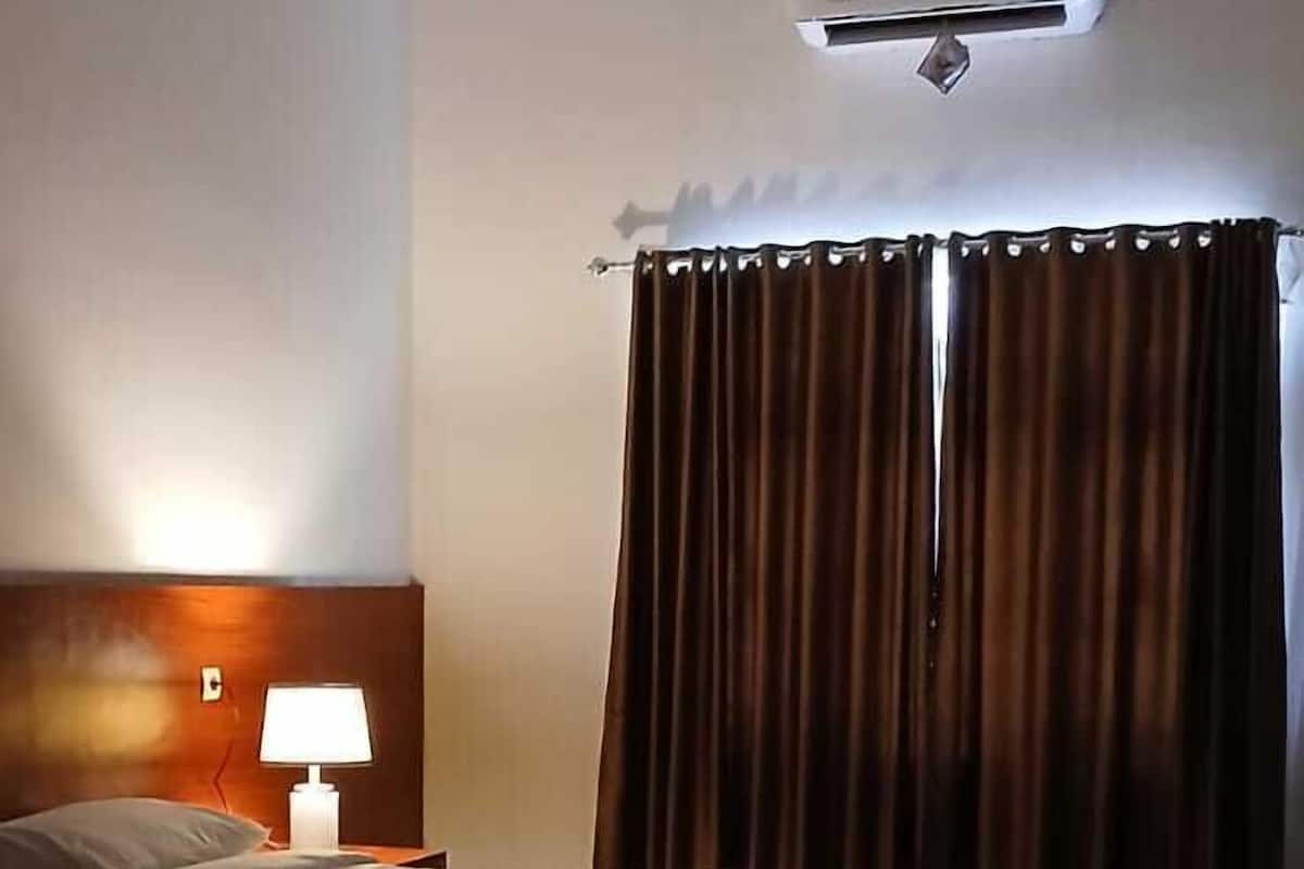 Comfort Double Room, 1 Queen Bed, Non Smoking, Balcony | Minibar, desk, laptop workspace, bed sheets