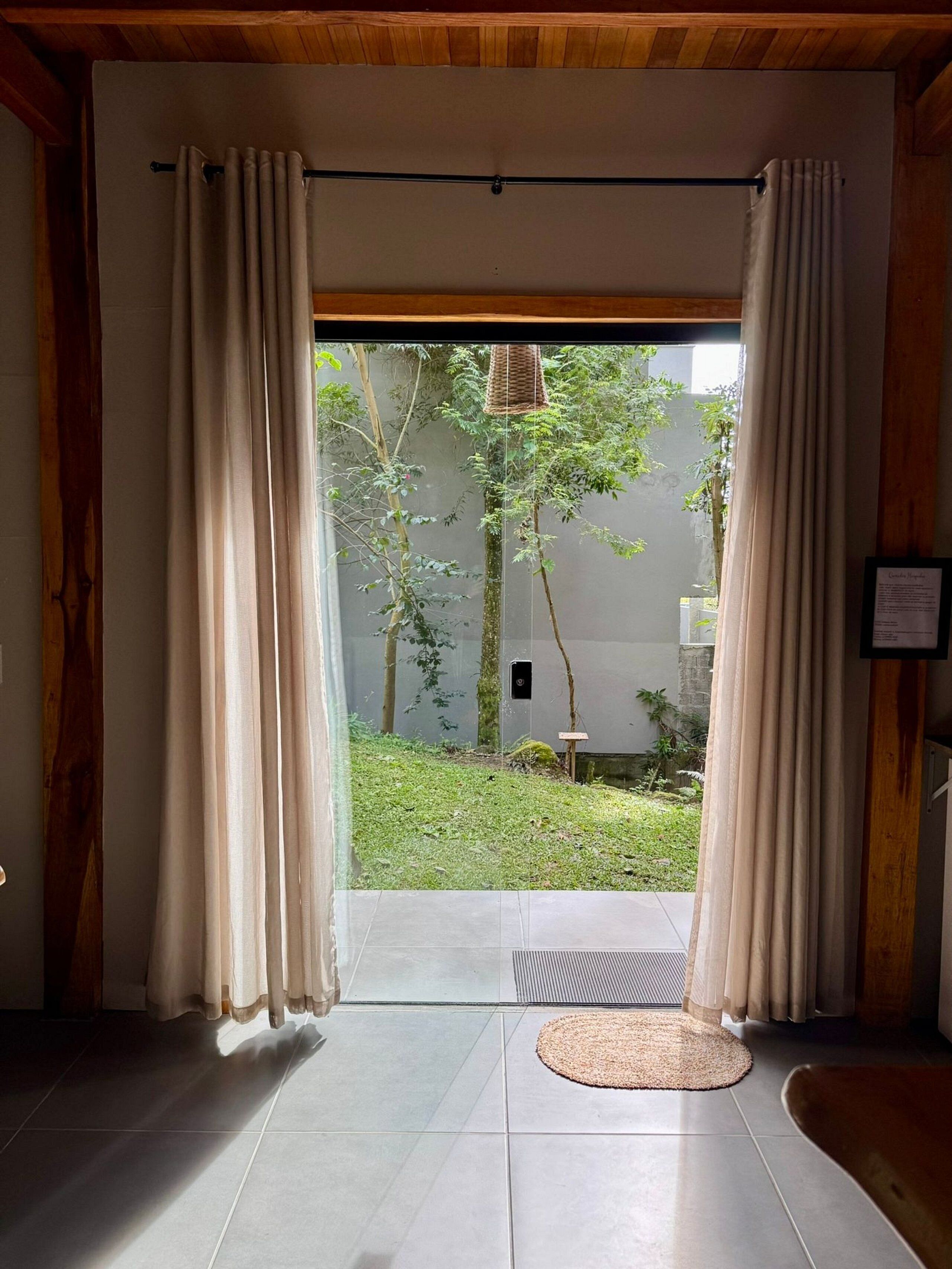 Lumira House - Térreo - Bombinhas/SC | Vista para o jardim