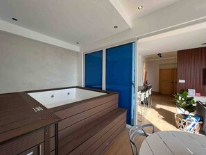 A modern bathroom with a wooden vanity, a large bathtub, and a glass shower enclosure. - ®{LUX~City~Skyline} @DowntownSD PrivéJaccuzi+Gym (Santo Domingo)