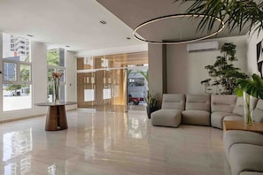 المنشأة من الداخل