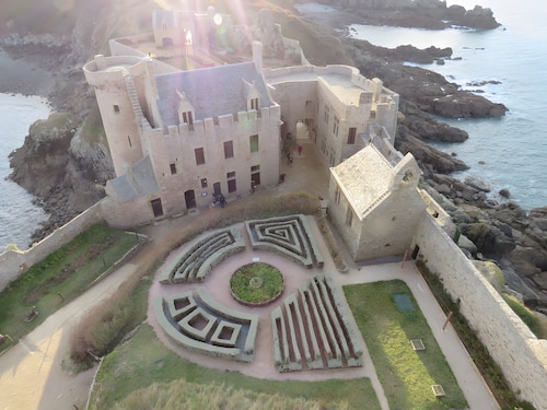 Beautiful Gîte "Les Hirondelles du Cap" on the Cap Fréhel Peninsula
