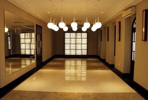 المنشأة من الداخل