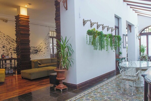 المنشأة من الداخل