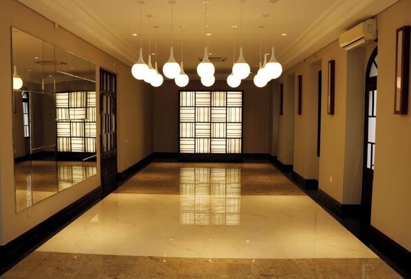 المنشأة من الداخل