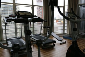 Fitness facility - Spacious Triple Twin for Groups w/ Rooftop Gym, Sauna, Parking & Wi-Fi (Paraná)