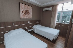 1 bedroom, free WiFi, bed sheets - Relax + Work: Triple Twin Suite w/ Rooftop Sauna, Fitness Center & Spa (Paraná)