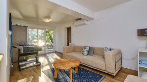 Living area - Villa Hemingway beachfront by Villas Guide (Karlobag)