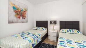 4 bedrooms, iron/ironing board, free WiFi, bed sheets