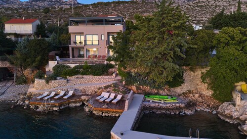 Villa Hemingway beachfront by Villas Guide