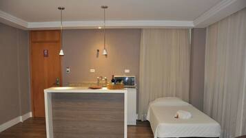 1 quarto, Wi-Fi de cortesia, roupa de cama