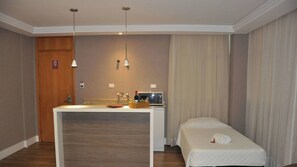 1 quarto, Wi-Fi de cortesia, roupa de cama