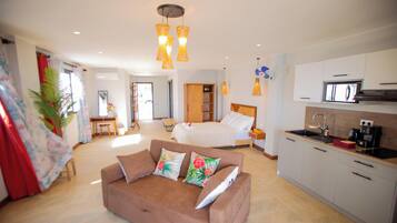 Deluxe-studiolejlighed - havudsigt | Pengeskab på værelset, gratis Wi-Fi