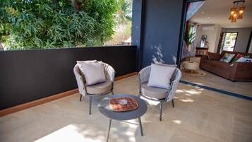 Deluxe Studio, Sea View | Terrace/patio