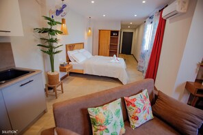 Monolocale comfort, vista mare | Una cassaforte in camera, Wi-Fi gratuito