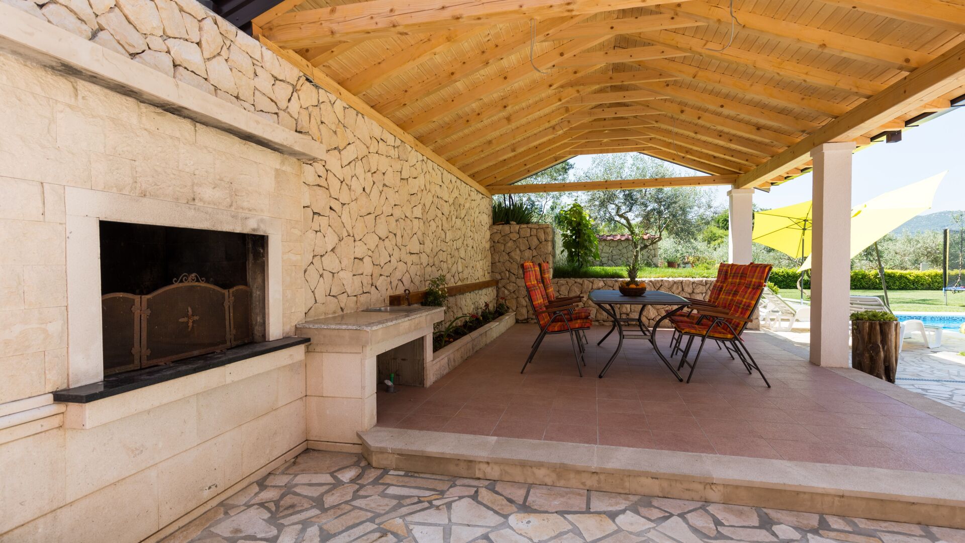 تناول الطعام بالخارج