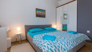 Fer et planche à repasser, Wi-Fi gratuit, draps fournis