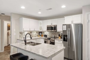 Condo, Multiple Beds, Balcony (Restful Retreat) | Private kitchen