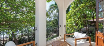 Stunning Ocean front Villa, 3 BR, 3.5BA, private pool, parking