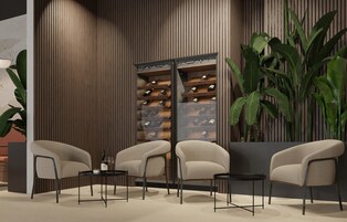Un área de estar moderna con asientos, un mueble bar y plantas grandes.