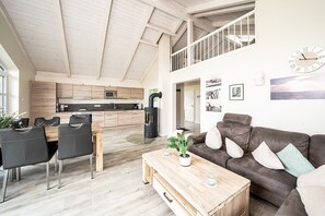 Smart TV y chimenea 