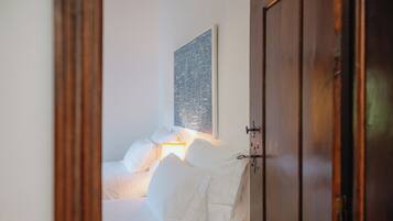 5 bedrooms, WiFi, bed sheets