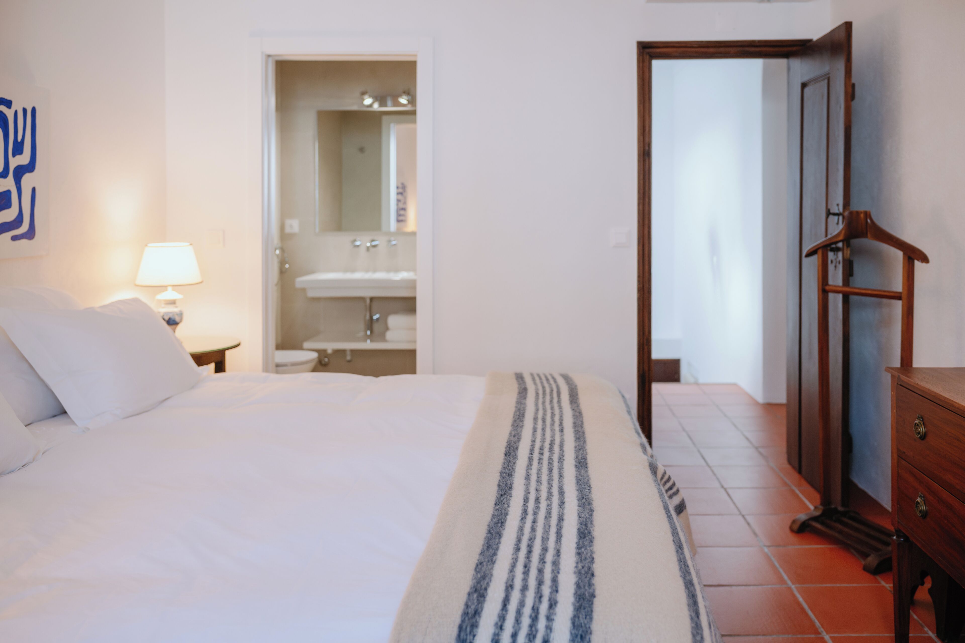 5 bedrooms, WiFi, bed sheets