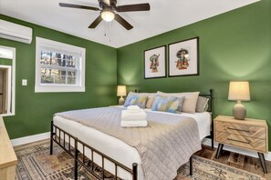 3 bedrooms, desk, iron/ironing board, free WiFi