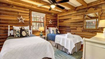 3 bedrooms, desk, iron/ironing board, free WiFi