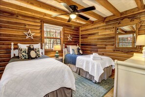 3 habitaciones, escritorio, tabla de planchar con plancha y wifi gratis 